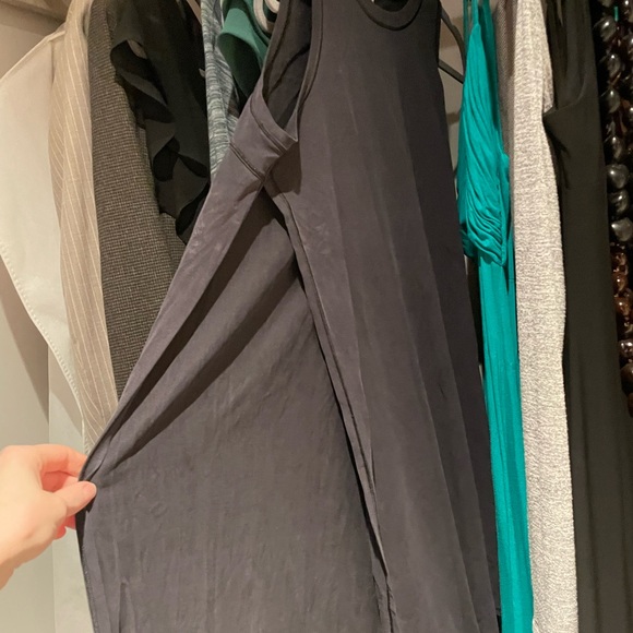 Long side slit (both sides) lululemon long tank - Picture 3 of 5
